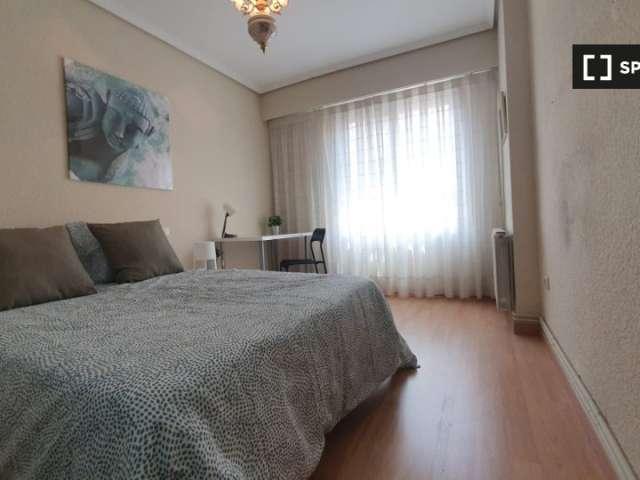 Habitación en apartamento compartido de 5 habitaciones en Arrancapins