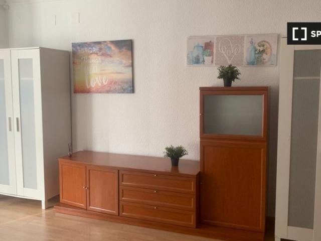 Habitación en apartamento compartido de 5 habitaciones en Arrancapins