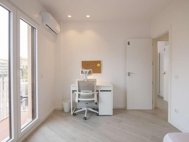 Habitación en apartamento compartido de 6 habitaciones en Cabanyal Canyamelar