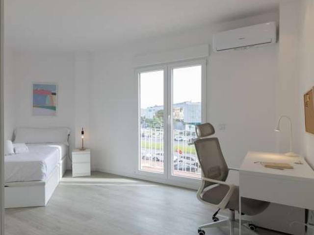 Habitación en apartamento compartido de 6 habitaciones en Cabanyal Canyamelar