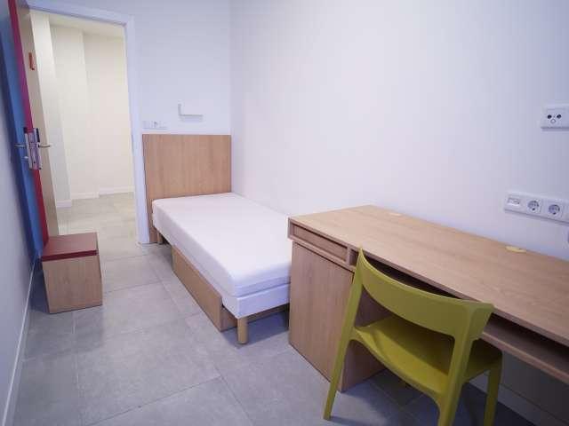 Habitación en apartamento de 2 habitaciones en Cartuja Media pensión incluida