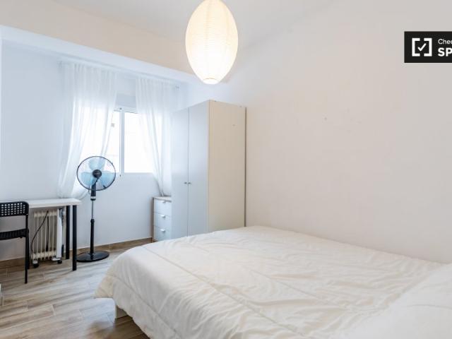 Habitación en apartamento de 3 dormitorios en Camins al Grau, Valencia
