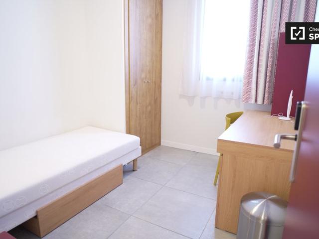 Habitación en apartamento de 3 habitaciones en Cartuja Media pensión incluida