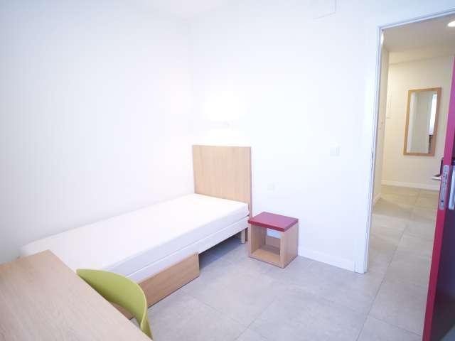 Habitación en apartamento de 3 habitaciones en Cartuja Media pensión incluida