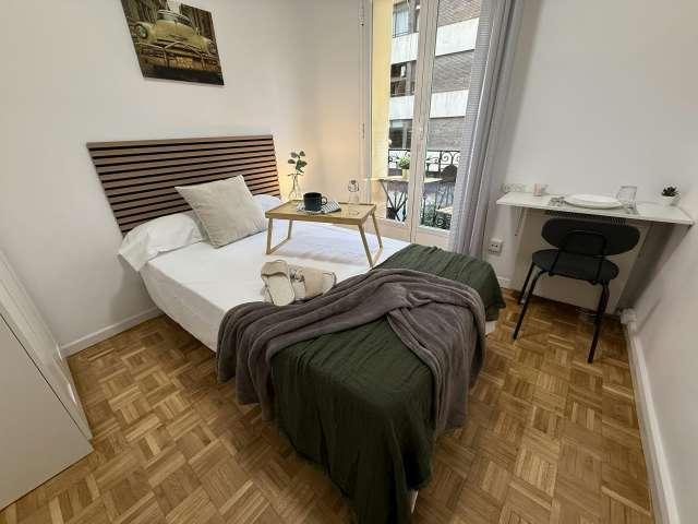 Habitación en apartamento de 4 dormitorios, Gaztambide, Madrid