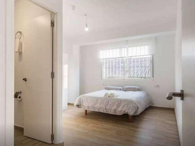 Habitación en apartamento de 4 dormitorios en Camins al Grau, Valencia