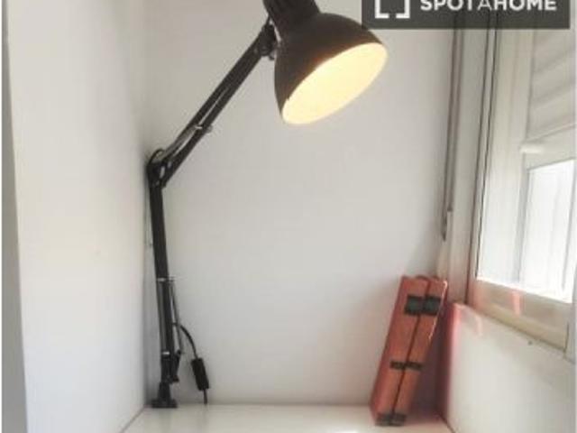 Habitación en apartamento de 4 dormitorios en Camins al Grau, Valencia