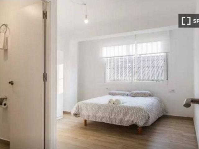 Habitación en apartamento de 4 dormitorios en Camins al Grau, Valencia