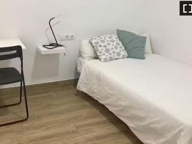 Habitación en apartamento de 4 dormitorios en L'Hospitalet de.