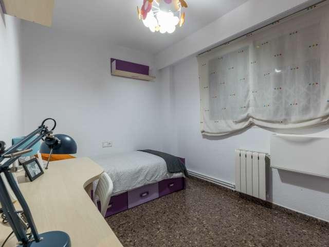 Habitación en apartamento de 4 dormitorios en Quatre Carreres, Valencia