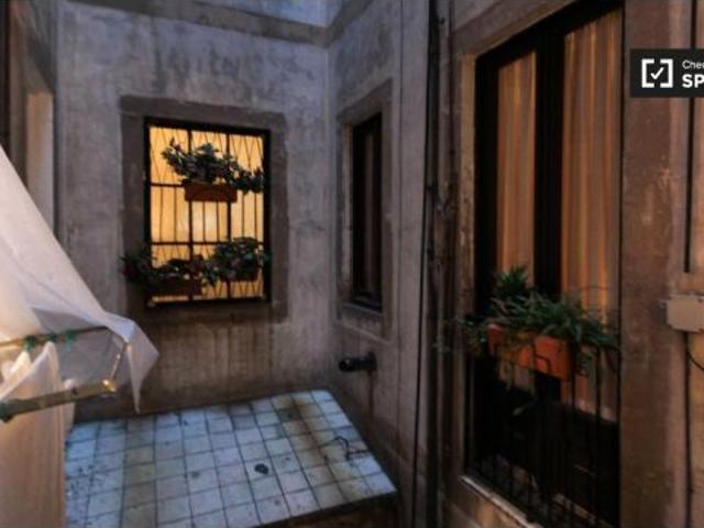 Habitación en apartamento de 5 dormitorios en Barri Gòtic