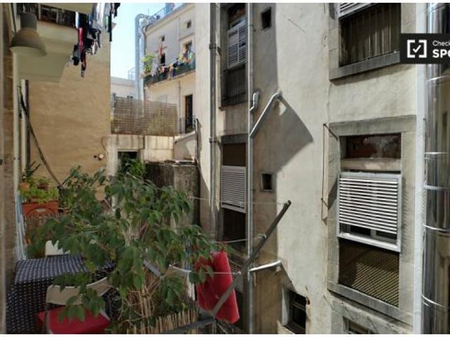 Habitación en apartamento de 5 dormitorios en Barri Gòtic