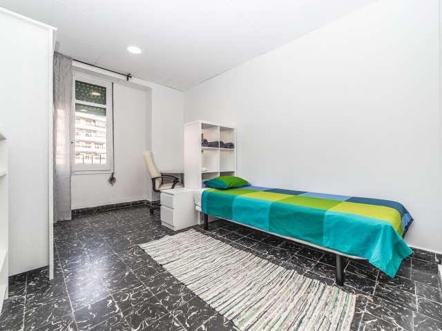 Habitación en apartamento de 5 dormitorios en Extramurs, Valencia