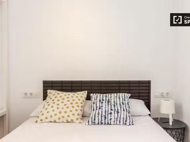 Habitación en apartamento de 5 dormitorios en L'Hospitalet de.