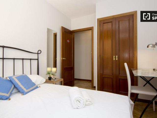 Habitación en apartamento de 5 dormitorios, Fuencarral, Madrid
