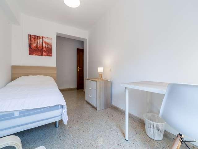Habitación en apartamento de 6 dormitorios en Quatre Carreres, Valencia