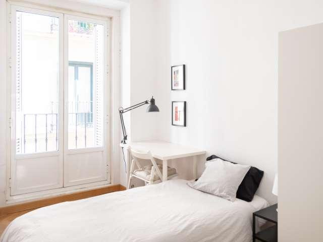 Habitación en apartamento de 7 dormitorios en Lavapiés, Madrid