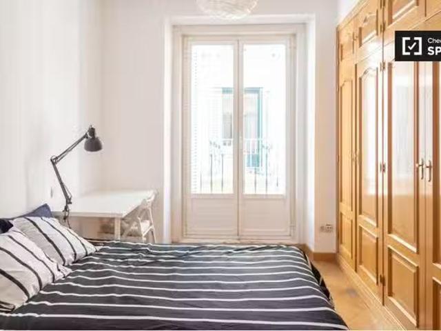 Habitación en apartamento de 7 dormitorios en Lavapiés, Madrid