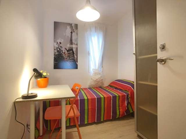 Habitación en apartamento de 7 dormitorios en Puerta del Ángel, Madrid