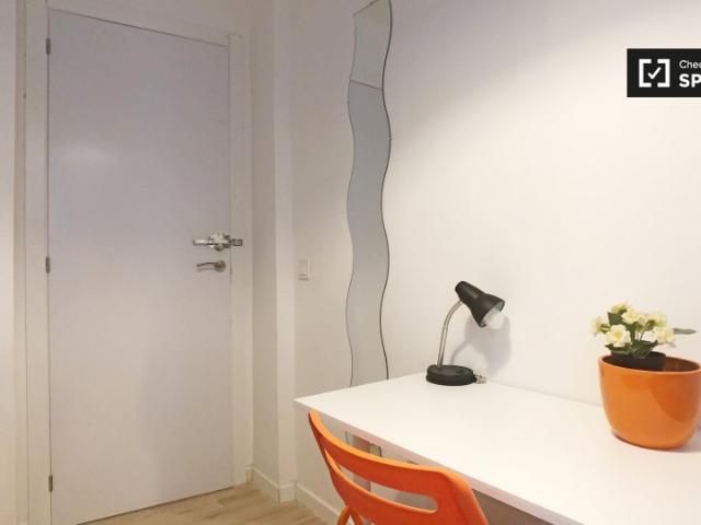 Habitación en apartamento de 7 dormitorios en Puerta del Ángel, Madrid