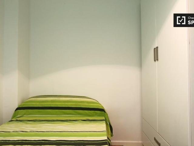 Habitación en apartamento de 7 dormitorios en Puerta del Ángel, Madrid