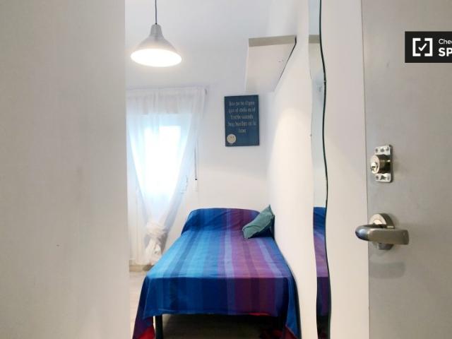 Habitación en apartamento de 7 dormitorios en Puerta del Ángel, Madrid