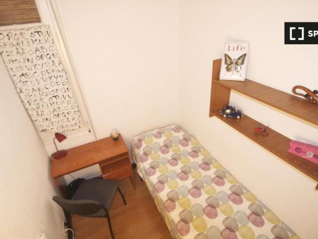 Habitación en apartamento de 9 habitaciones en Malasaña, Madrid