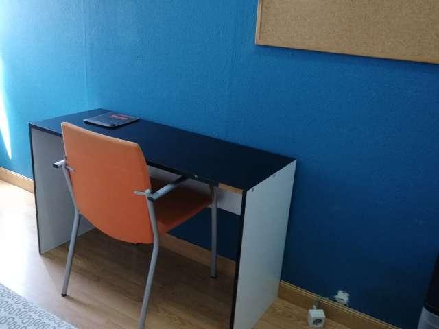 Habitación en apartamento de 9 habitaciones en Malasaña, Madrid