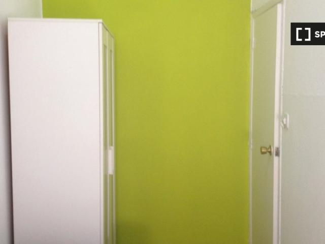 Habitación en apartamento de 9 habitaciones en Malasaña, Madrid