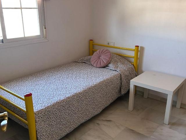 Habitación en C/ Caliza DESDE JULIO 350€
