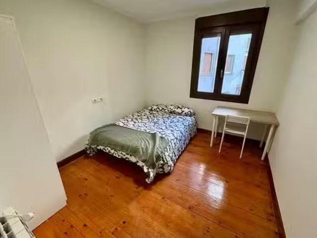 Habitación en Calixto Leguina Kalea, Uribarri