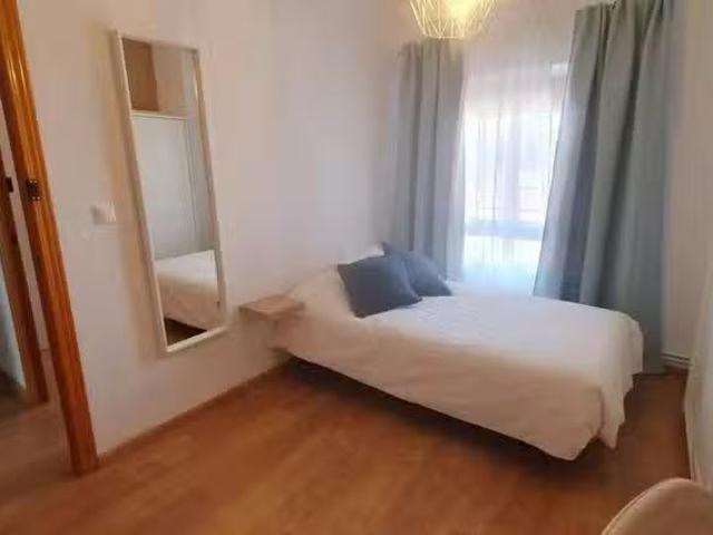 Habitación en Calle Marqués Mirasol