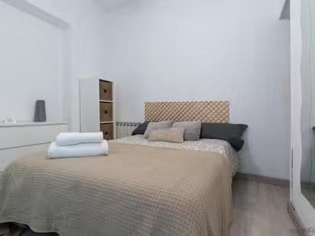 Habitación en Calle Mesón de Paredes, Embajadores