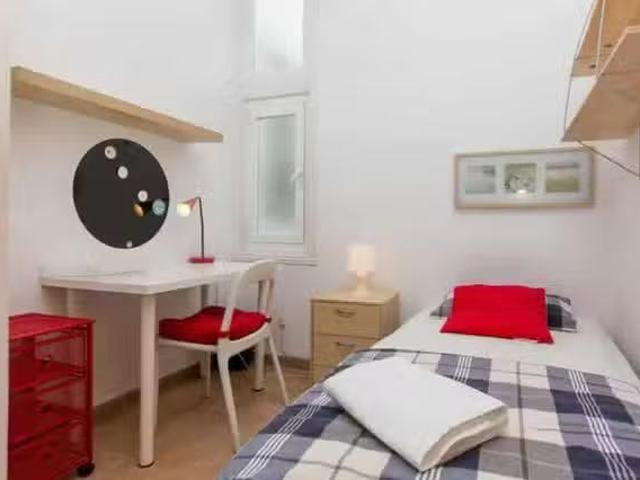 Habitación en Calle Mesón de Paredes, Embajadores