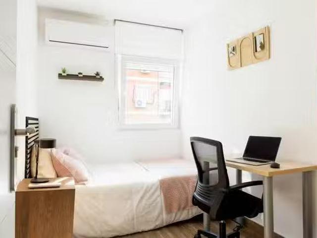 Habitación en Calle Nardos