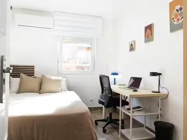 Habitación en Calle Nardos