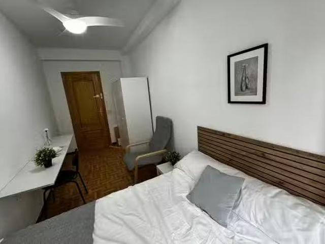Habitación en Calle Alejandro Sánchez, Opañel