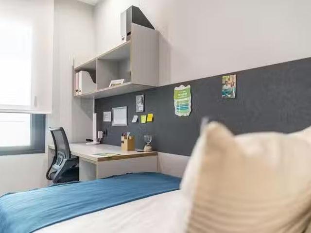 Habitación en Calle Camilo José Cela, La Buhaira