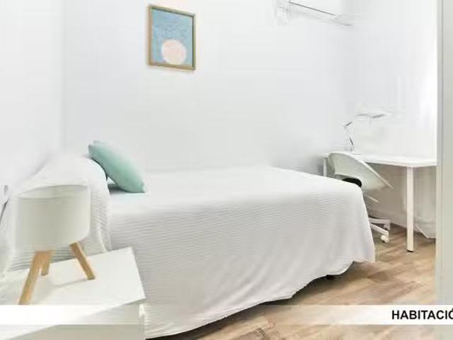 Habitación en Calle Cardenal Rodrigo de Castro, Ciudad Jardín