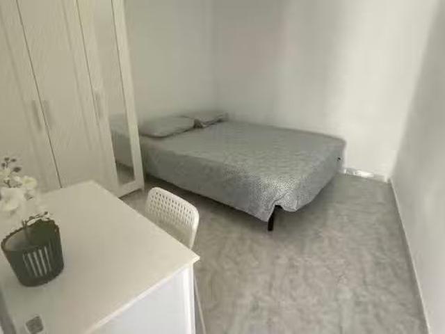 Habitación en Calle de María Antonia, Moscardó