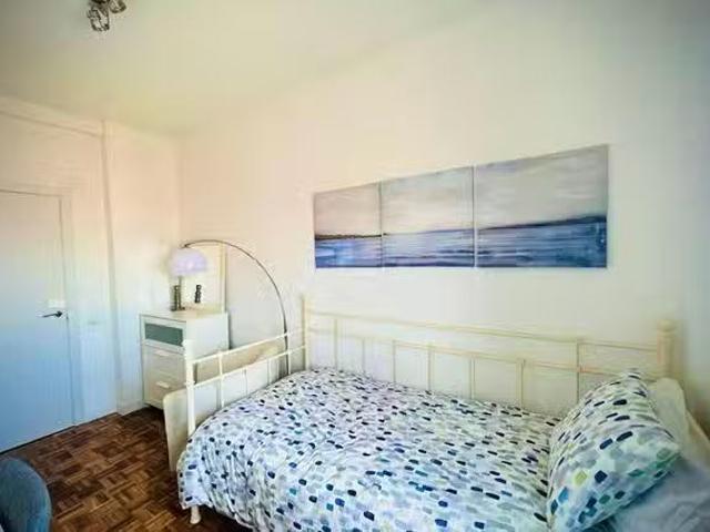 Habitación en Calle de Menasalbas, Los Ángeles