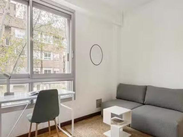 Habitación en Calle de Mesena