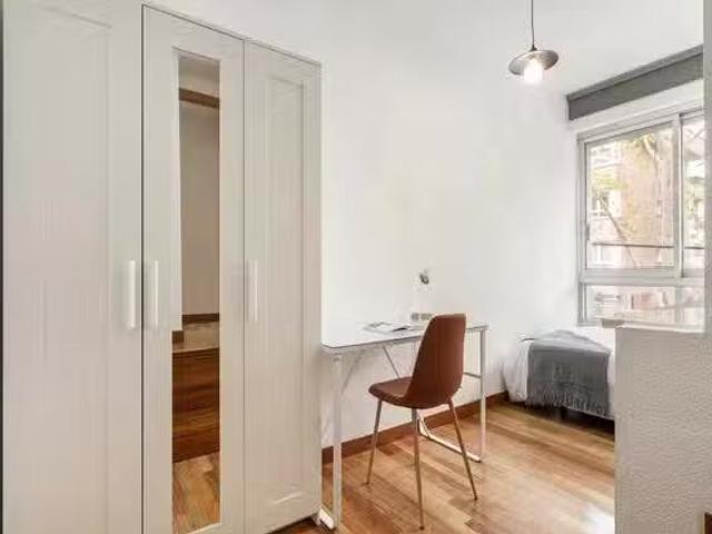 Habitación en Calle de Mesena