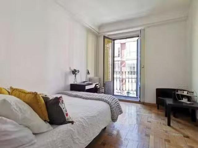 Habitación en Calle de Atocha, Cortes