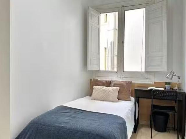 Habitación en Calle de Atocha, Cortes