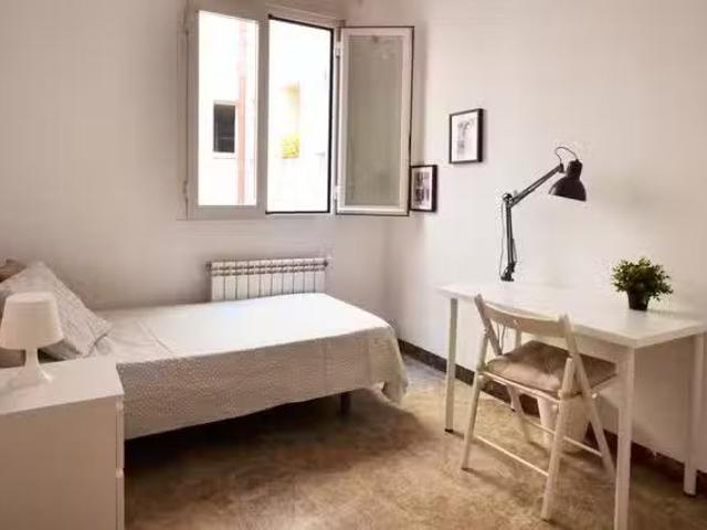 Habitación en Calle de Alberto Aguilera