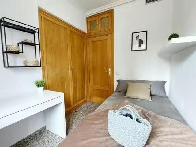 Habitación en Calle de Antonio Machado, Valdezarza