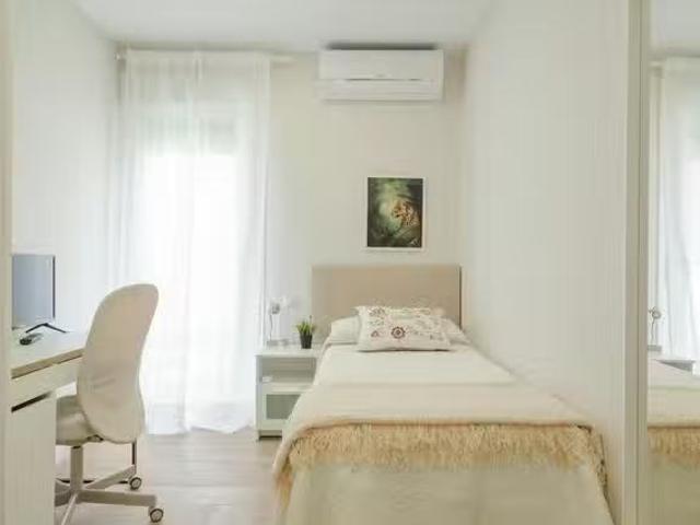 Habitación en Calle de Antonio Prieto, Zofío