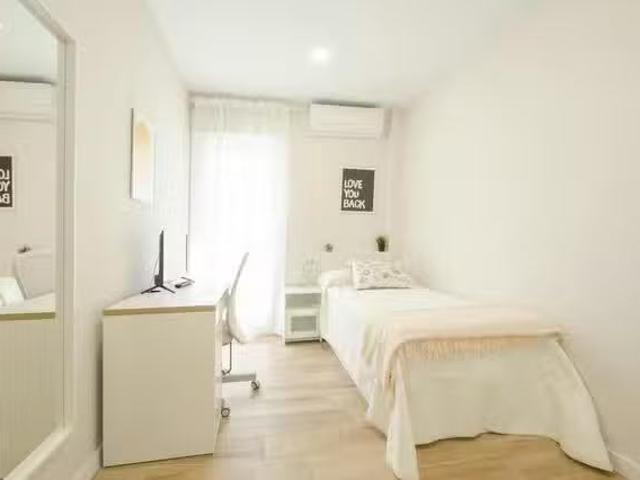 Habitación en Calle de Antonio Prieto, Zofío