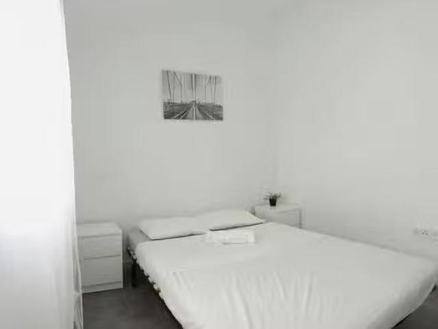 Habitación en Calle de Antonio Zamora, Puerta del Ángel